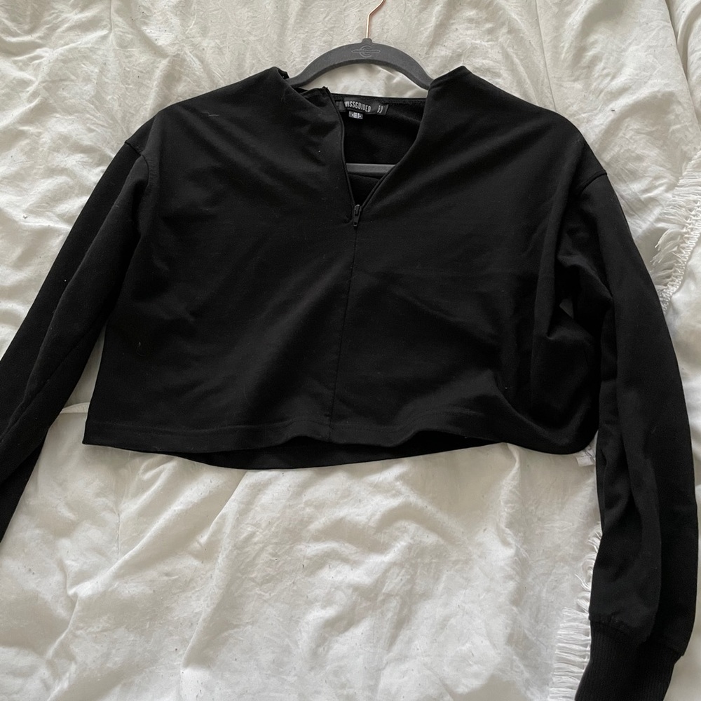 Black long sleeve crop top